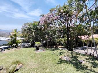 Se vende casa con piscina en Escazú San José 26-1526 