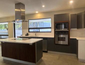 Se vende casa con piscina en Escazú San José 26-1526 
