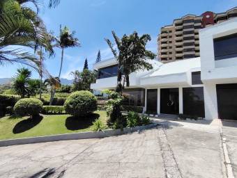 Se vende casa con piscina en Escazú San José 26-1526 