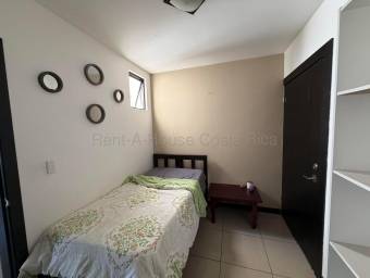 Casa con piscina privada y oficina en condominio en Heredia #26-1796 GS