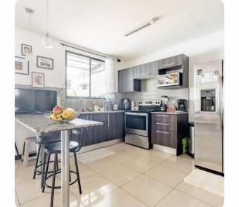 Casa con piscina privada y oficina en condominio en Heredia #26-1796 GS