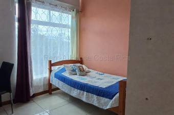 Casa de 3 niveles en residencial tranquilo cerca de Tres Ríos #26-1812 GS