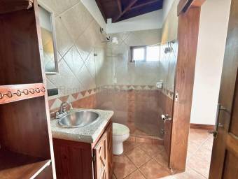 Casa en venta para inversión con ingreso asegurado en Heredia #26-1661 GS