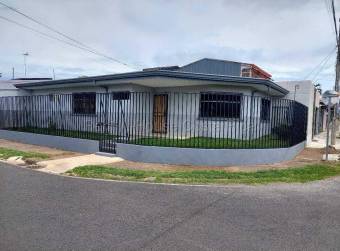 Venta casa esquinera con jardín y cochera techada, cerca de zonas francas #26-1819 GS