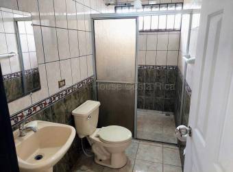 Venta casa esquinera con jardín y cochera techada, cerca de zonas francas #26-1819 GS