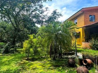  Hermosa propiedad a minutos de San José y Jacó 
