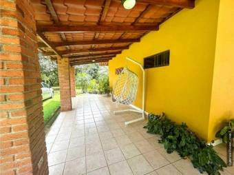  Hermosa propiedad a minutos de San José y Jacó 