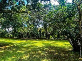  Hermosa propiedad a minutos de San José y Jacó 