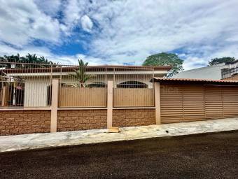 Venta propiedad con 2 casas, amplio terreno y potencial de inversión #26-1800 GS