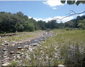 Finca con vista al río en Guasimal de Monteverde 