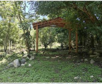 Finca con vista al río en Guasimal de Monteverde 