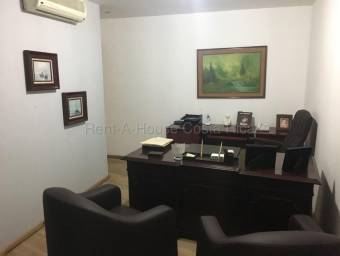 Venta de Edificio Esquinero en Montes de Oca-San Pedro. RAH 26-1870