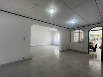 Casa en venta con piscina y amplio terreno en El Tambor de Alajuela #26-876 GS