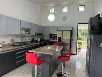 Casa en venta con amplio terreno y entorno natural en Heredia #26-1533 GS