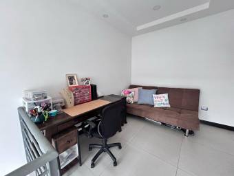 Casa en venta en condominio con vista y alta rentabilidad en Santa Ana #25-1400 GS