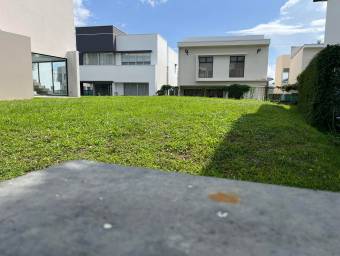 Lote en venta en condominio con amenidades y excelente entorno natural #26-368 GS