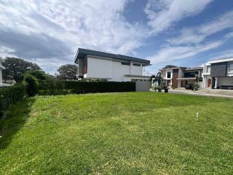 Lote en venta en condominio con amenidades y excelente entorno natural #26-368 GS