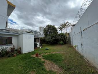 Venta de Edificio Esquinero en Montes de Oca-San Pedro. RAH 26-1870