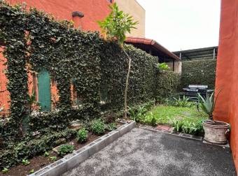 Casa en venta en condominio con seguridad y excelente ubicación en Brasil de Mora #26-1021 GS