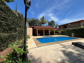 Casa en venta en condominio con seguridad y excelente ubicación en Brasil de Mora #26-1021 GS