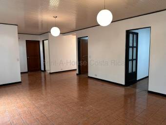 Alquiler apartamento amplio con jardín y uso flexible #26-1871 GS