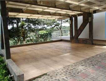 Casa en venta moderna con amplio terreno y potencial de desarrollo en Turrúcares #26-1017 GS