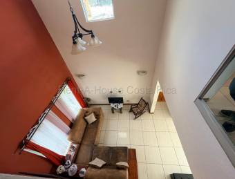 Venta casa de 3 niveles con jardín y seguridad, ideal para familia #26-1812 GS