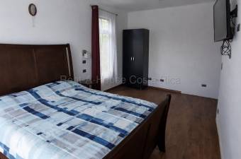 Venta casa de 3 niveles con jardín y seguridad, ideal para familia #26-1812 GS