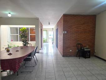 HEREDIA CENTRO VENDO CASA  ₡150.000.000