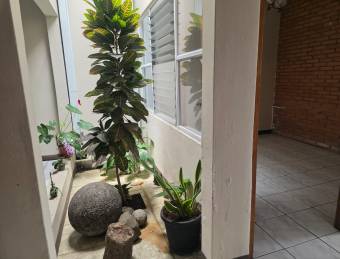 HEREDIA CENTRO VENDO CASA  ₡150.000.000