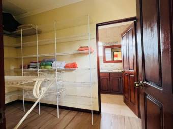 Venta de Casa en Parrita, Puntarenas. RAH 25-447