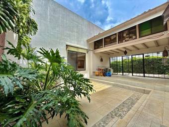 Venta de Casa en Santa Ana-Piedades. RAH 26-773