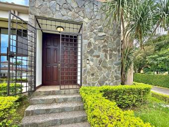 Venta de Casa en Santa Ana-Piedades. RAH 26-773