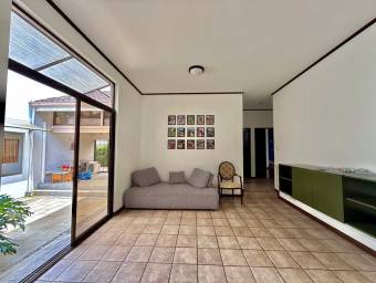 Venta de Casa en Santa Ana-Piedades. RAH 26-773