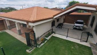 Venta De Dos Casas Con Un Terreno De 709M2 En Villa Palmar Alajuela 26-1800