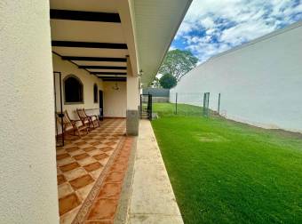 Venta De Dos Casas Con Un Terreno De 709M2 En Villa Palmar Alajuela 26-1800