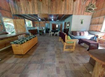 Venta de Casa con Terreno de 2,382m2 en Sarapiqui 26-1092