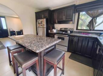 Venta de Casa Esquinera en Turrúcares-Alajuela. RAH 26-1882