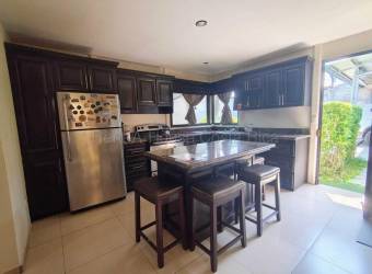 Venta de Casa Esquinera en Turrúcares-Alajuela. RAH 26-1882