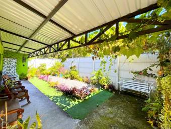HERMOSA CASA EN AGUA CALIENTE DE CARTAGO