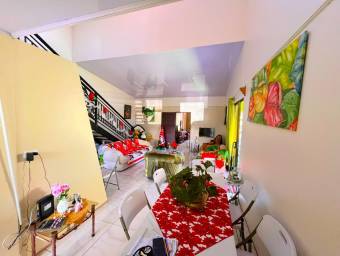 HERMOSA CASA EN AGUA CALIENTE DE CARTAGO