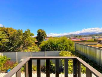 HERMOSA CASA EN AGUA CALIENTE DE CARTAGO