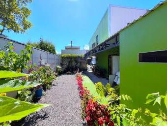 HERMOSA CASA EN AGUA CALIENTE DE CARTAGO