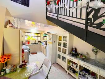 HERMOSA CASA EN AGUA CALIENTE DE CARTAGO