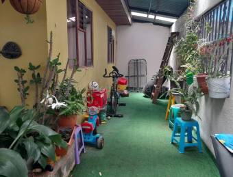 Venta casa esquinera de 1 nivel con 5 habitaciones #26-1857 GS