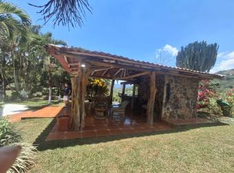 Hermosa propiedad con casa amueblada y piscina a solo 1,30 hrs de San José