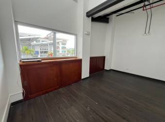 Local comercial con mezzanina en Torre Empresarial A1, $ 270,000, 1, San José, Santa Ana