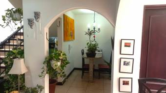 Propiedad en venta con 2 apartamentos ideal para inversión en Escazú #26-1207 GS