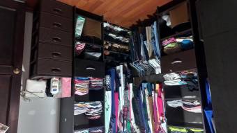 Casa en venta moderna de múltiples niveles en zona de alta plusvalía en San José #25-1770 GS