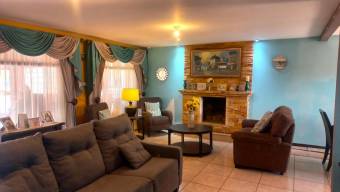 Casa en venta moderna de múltiples niveles en zona de alta plusvalía en San José #25-1770 GS